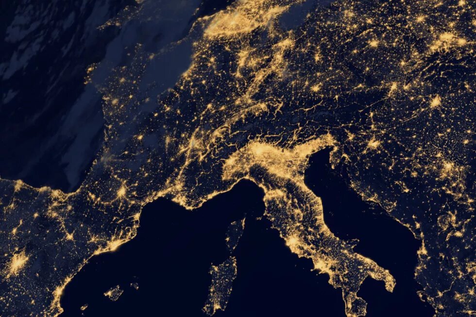 Albertville, France 1992 Europa bei Nacht aus dem Weltall aufgenommen